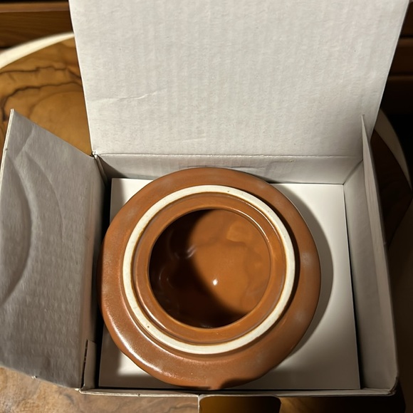 Pottery Barn Gingerbread House Lidded Stoneware Mug BNIB - Picture 10 of 11